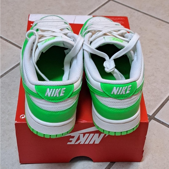 Nike Dunk Low "Green Strike" Sneakers - Wmns size 7.5 - Picture 6 of 9